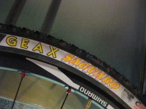 GEAXのSAGUAROというタイヤです。