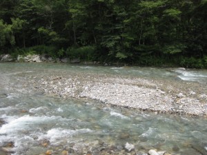 ラムネ色の川