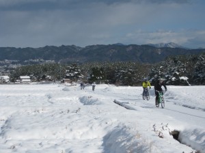 まだ誰も走っていない雪を踏みしめて進みます！！