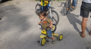 純も三輪車をもらって大興奮。