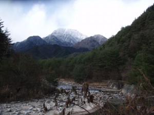 雪化粧の有明山